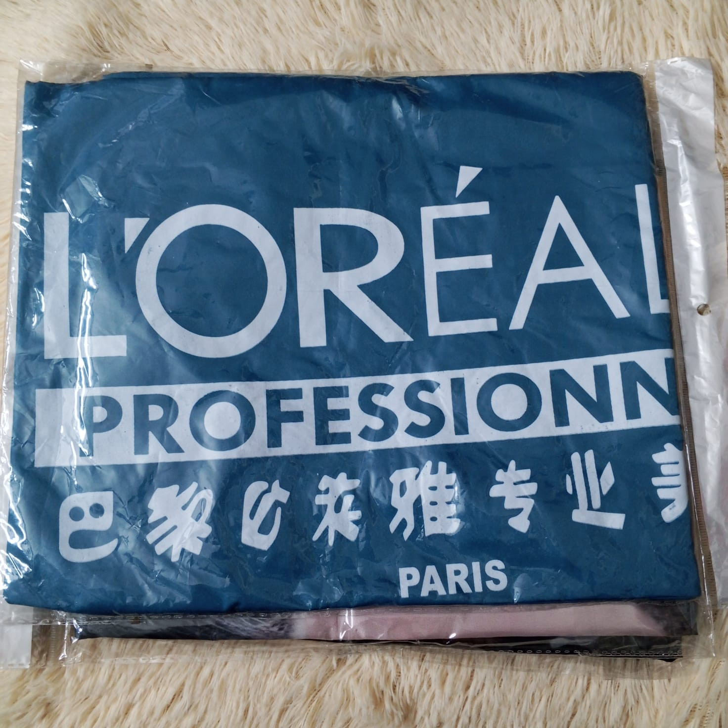 Hair Cutting Apron For Saloon And Parlor Hair Cutting. Seet For Man And women