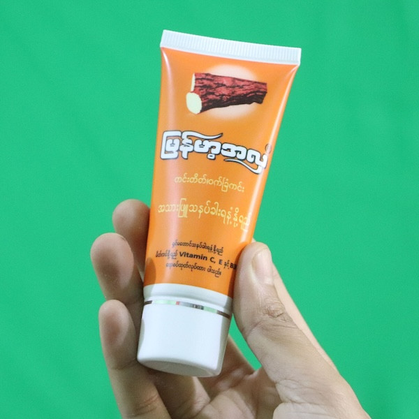 Shwe Pyi Nann ThaNaKha sandalwood Cream with Vitamin C,E & B3 -40ml